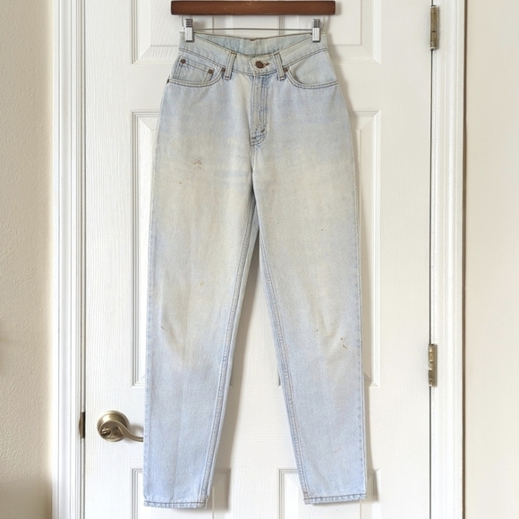 Levi's 90's Vintage 512 Light Wash High Waisted Slim Fit Tapered Leg Mom Jeans 5 - Picture 1 of 16